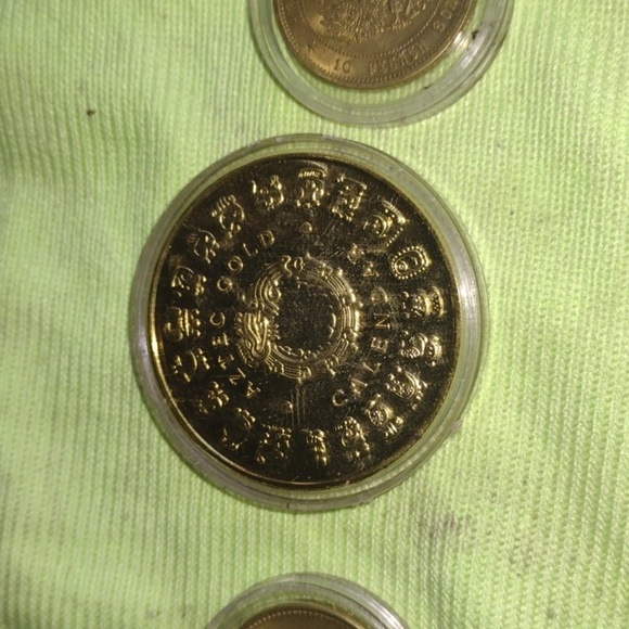 Mint Cased Collectible Coin Set with Gold and Silver Etchings - Picture 3 of 4